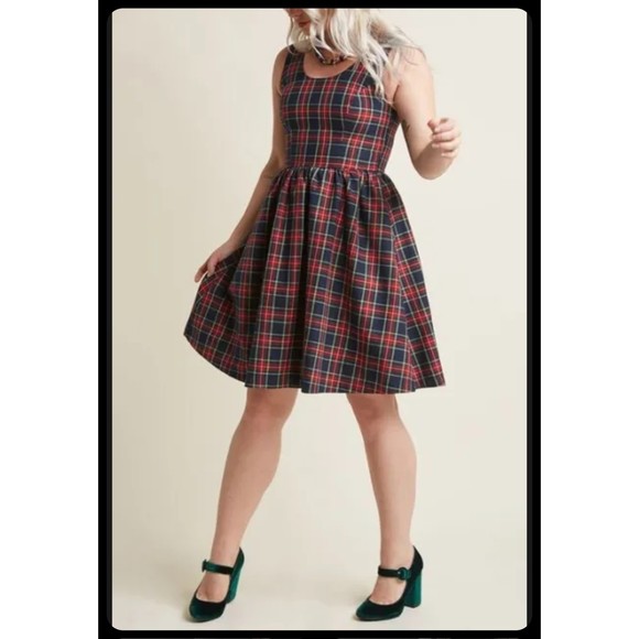 Modcloth Dresses & Skirts - ModCloth Red/Green Tartan Plaid Dress with POCKETS! Size 3X